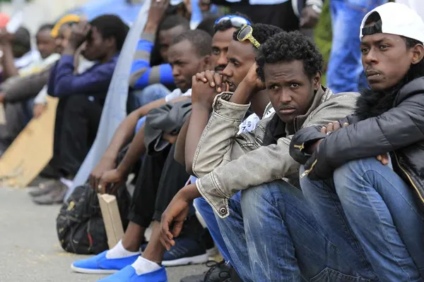 Franţa va primi 24.000 de refugiaţi în următorii doi ani. Câţi ar urma să găzduiască Germania