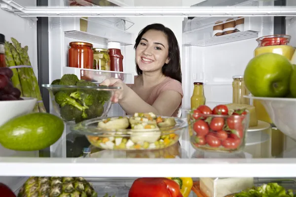 Zece alimente pe care nu ar trebui să le păstrazi în frigider. Ce greşeală facem cu toţii