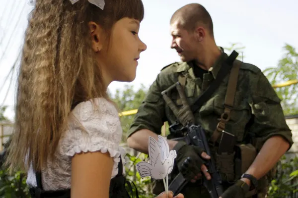 GALERIE FOTO: Prima zi de şcoala în zonele de conflict din Ucraina