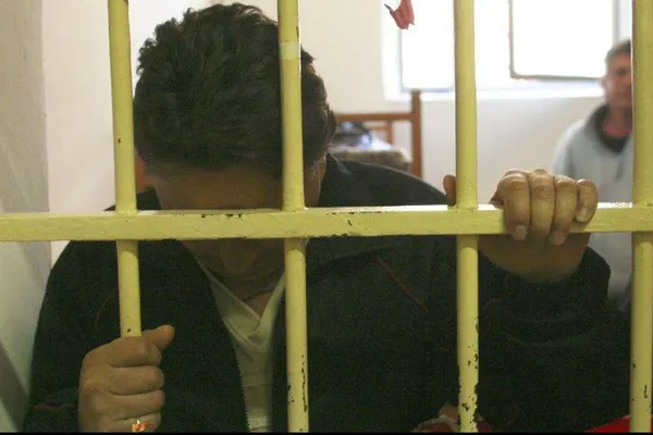 Percheziții la penitenciarul Colibaș. Polițiștii caută persoane specializate în înșelăciuni