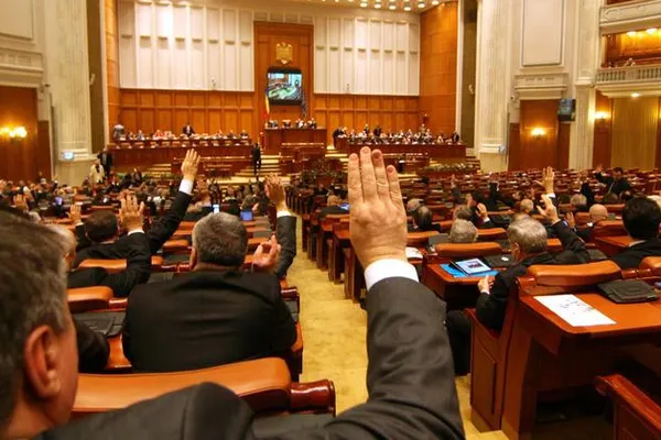 PNL depune a patra moţiune de cenzură împotriva Guvernului Ponta