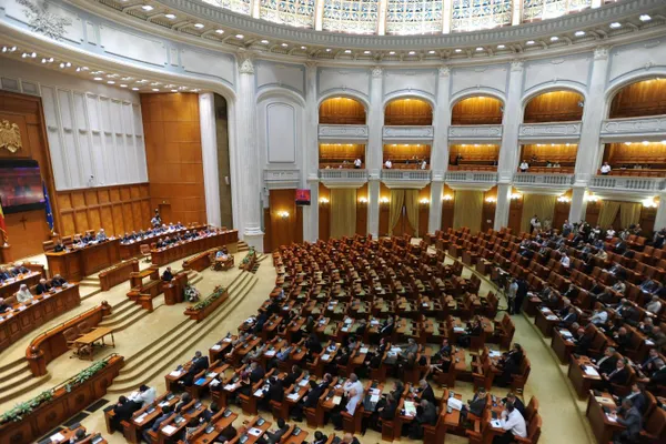 Pensiile speciale ale aleșilor, votate pe ascuns în Comisia de Statut