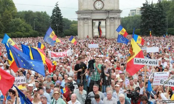 Protest în Republica Moldova. Se cere demisia preşedintelui. Legătura cu Rusia