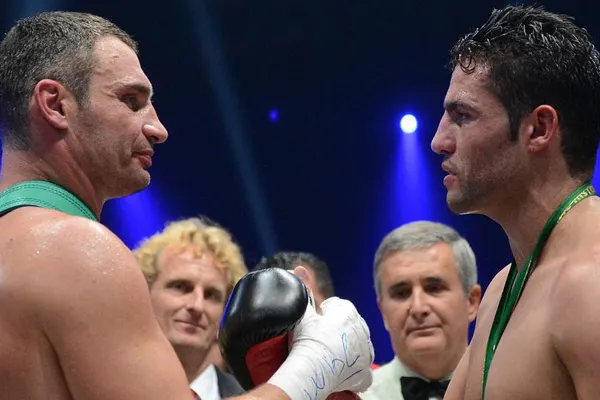 Un celebru pugilist, împuşcat în faţa unui restaurant libanez. Care este starea lui
