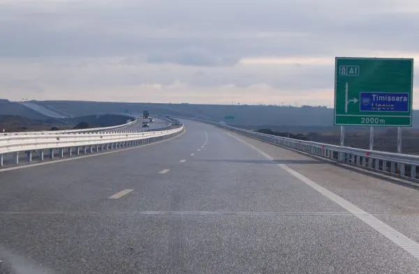 O mașină care mergea cu 204 km/h pe A1 Deva - Nădlac, oprită de polițiști. Cine se afla la volan