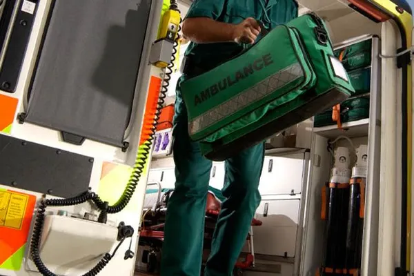 Accident înfiorător în Italia. Microbuz cu români, răsturnat pe autostradă: un mort, 6 răniţi