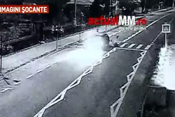 Accident teribil: femeie spulberată de o maşină pe trecerea de pietoni. Ce au surprins camerele