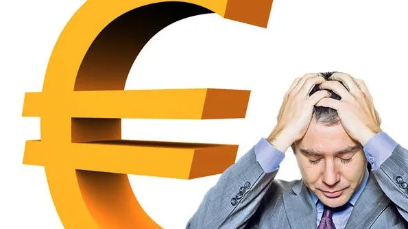 Euro, un nou maxim istoric, după votul Parlamentului în favoarea majorării pensiilor cu 40%