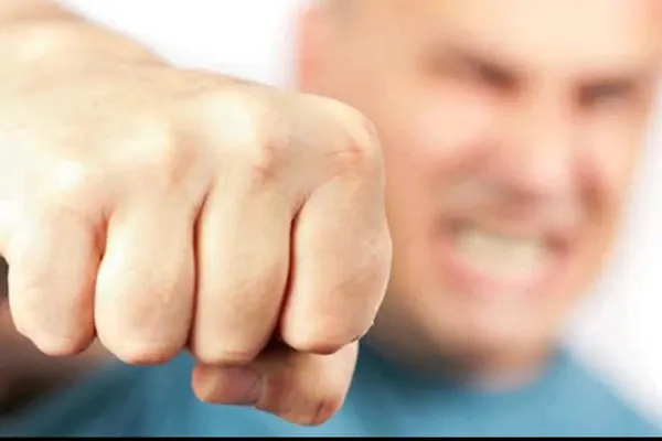 Și-a omorât în bătaie fiica de 7 ani, cu un furtun. Motivul evocat de tată i-a îngrozit pe polițiști