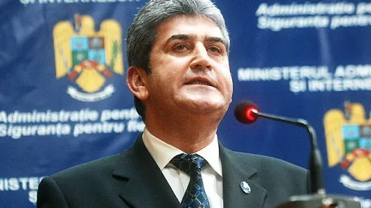 Gabriel Oprea şi-a înaintat cele două demisii din Guvern. Cîmpeanu a preluat funcţia de vicepremier
