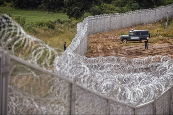 Un ministru vrea ca Germania să ridice garduri de sârmă ghimpată la graniță. Reacția cancelarului