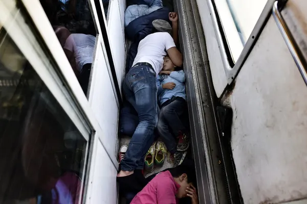 Criza imigranţilor. Germania menţine decizia pentru a face faţă valului de refugiaţi