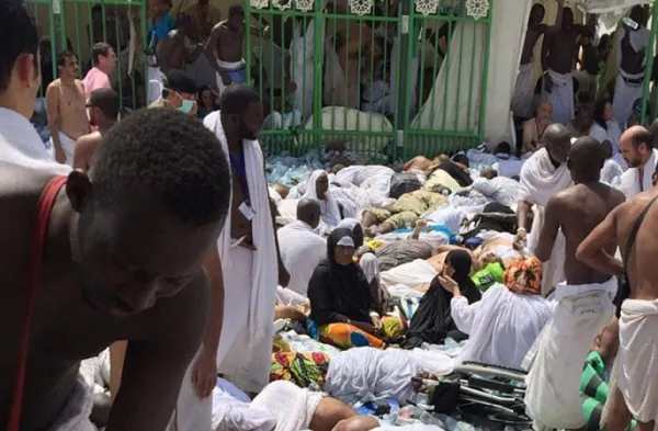 Tragedia de la Mecca. Trupurile a 104 pelerini morţi în busculada de la Mecca, aduse în Iran