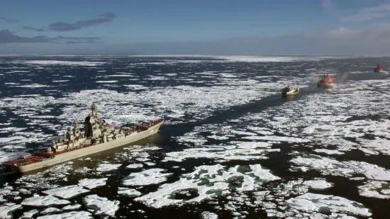 Rusia a ridicat o bază militară în Arctica. 150 de militari colonizează zona bogată în hidrocarburi