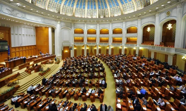 Aleșii nu renunță la pensiile speciale. Comisia de statut reia discuțiile