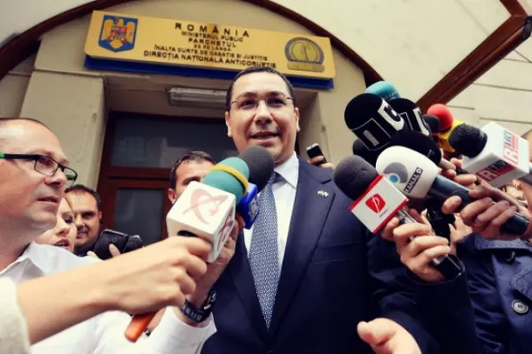Ponta, către miniştri: Vă rog să vă descărcaţi şi să folosiţi aplicaţia pentru site-ul Guvernului!