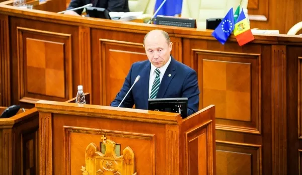Guvernul de la Chișinău, demis prin moţiune de cenzură. Vremuri grele pentru proeuropeni