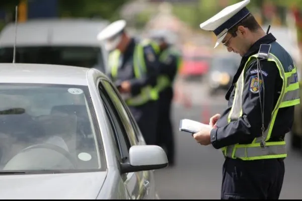 Un șofer gonea prin oraș cu 154 km/h. Polițiștii au înmărmurit când au văzut cine era la volan