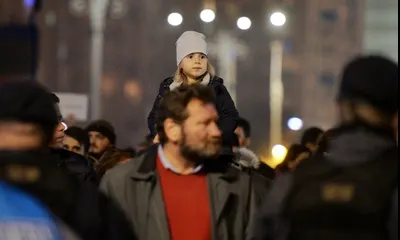 "32 de îngeri ne-au dat aripi". Protestele nu îi ocolesc nici pe Patriarhul Daniel