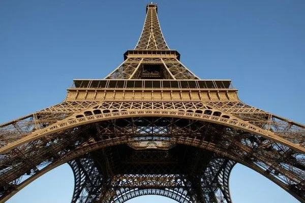 Atentatele teroriste de la Paris. Ce au găsit polițiștii francezi în urma unor percheziții ample