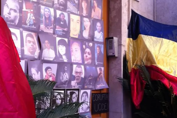 Mesajul ei face furori pe Facebook. Ce scrie pe pancarta unui copil care protestează pentru Colectiv