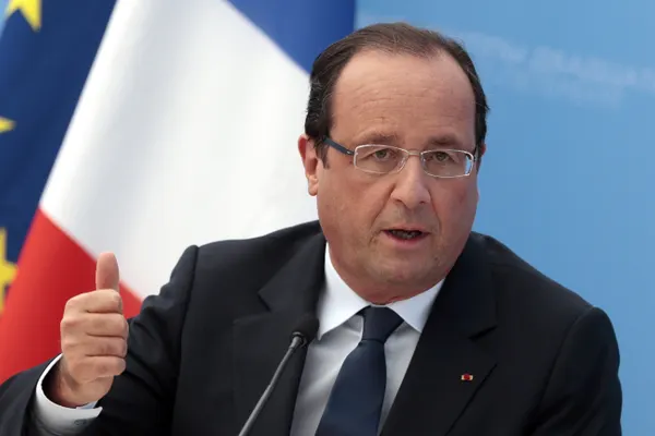 Guvernul francez vrea să modifice Constituţia, după atentatele teroriste de la Paris