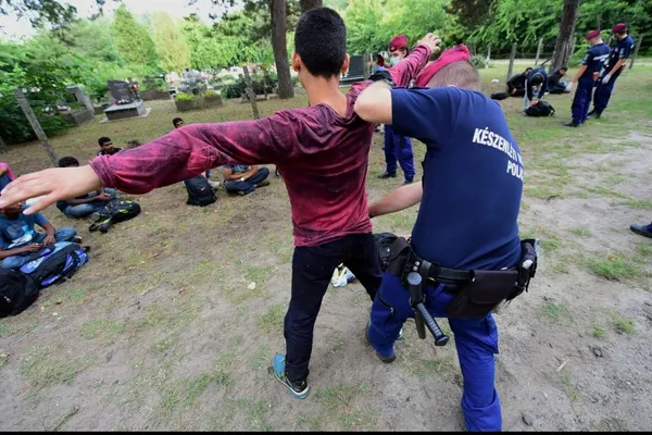 Șase suspecți de terorism, arestați în Ungaria.Polițiștii sunt șocați de ceea ce au găsit asupra lor