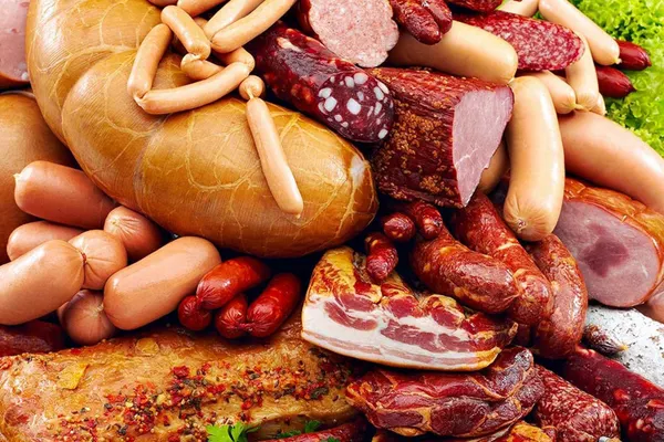 Topul celor mai nocive alimente de pe piaţă. Care sunt bombele calorice pe care le consumăm des