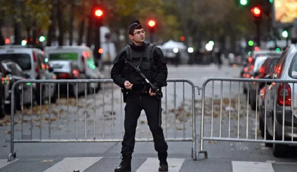 Doi bărbaţi şi o femeie, arestaţi în Germania, în legătură cu atentatele teroriste din Paris