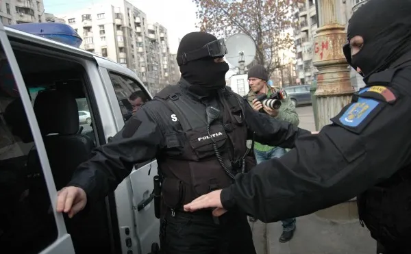 Managerul hotelului de lux din Capitală, acuzat de evaziune fiscală, reținut de polițiști
