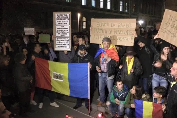 A patra seară de proteste! Mii de români s-au mobilizat în Capitală şi în marile oraşe