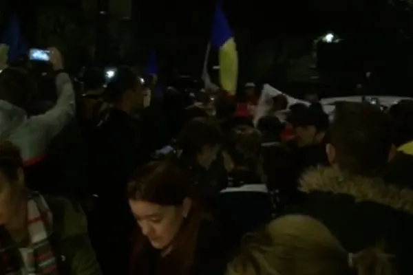 Românii din diaspora se alătură protestelor din țară. Londra strigă "România, trezește-te!"