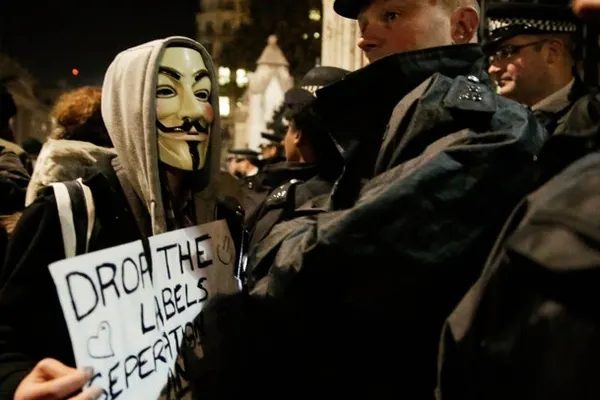 Proteste cu polițiști răniți și 50 persoane reținute, la Londra