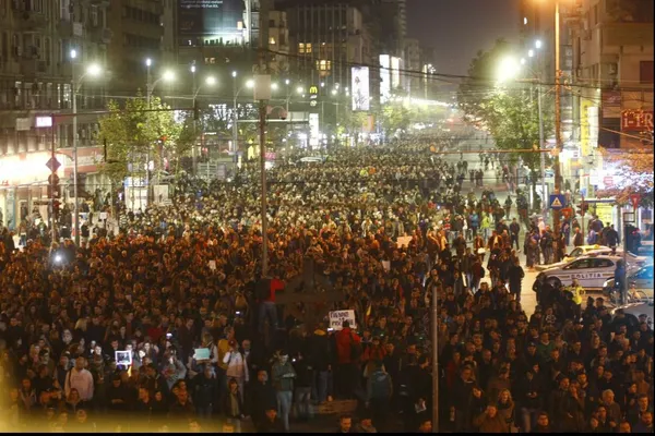 Guardian, despre protestele din România: Explozia de furie, pe fondul corupţiei generalizate