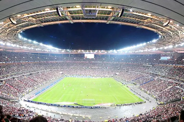 Francois Hollande, prezent la meciul Franţa - Germania, a fost evacuat de pe stadion