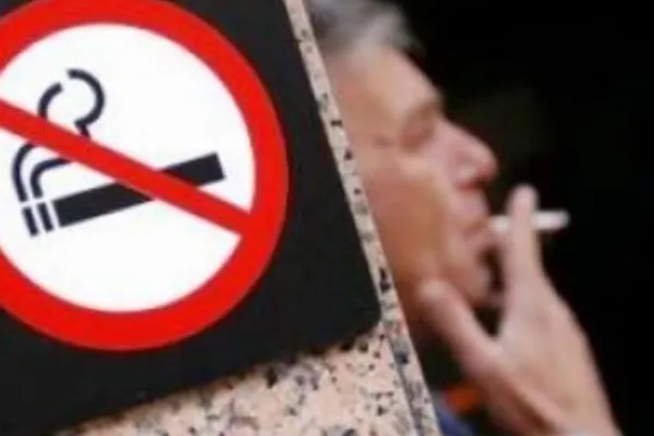 Legea antifumat, tot mai aproape de votul final. Comisia de Sănătate a adoptat ultimele modificări