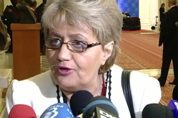 Pensii speciale. Cristiana Anghel: "Angajaţii de la Cotroceni câştigă mai mult şi nu fac nimic!"