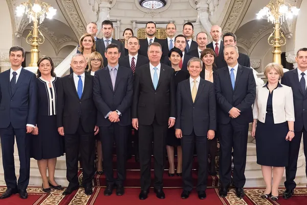 Averile miniştrilor Guvernului Cioloş. Cine e cel mai bogat membru al Executivului