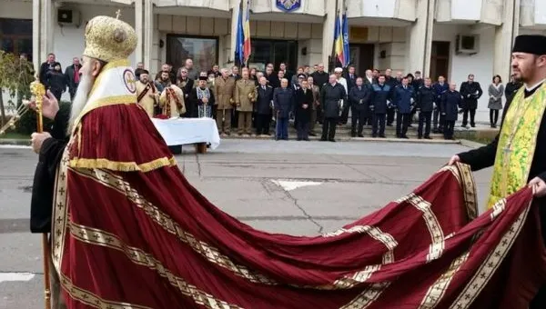 ÎPS Teodosie, în fața polițiștilor constănțeni! Arhiepiscopul, primit de un sobor de preoți