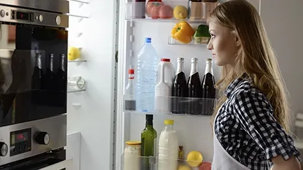 Află dacă ai alimente expirate la rece: cât ai voie să ţii diverse produse la frigider şi congelator