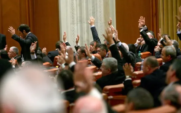 Pensiile speciale pentru parlamentari revin. Proiectul de lege va fi votat săpămâna aceasta