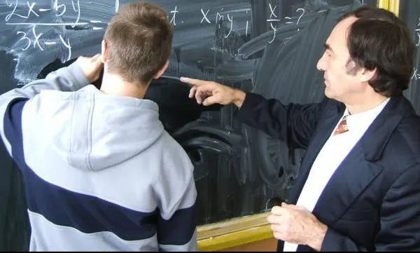 Pensii speciale și pentru profesori! Când și în ce condiții aceștia le-ar putea primi
