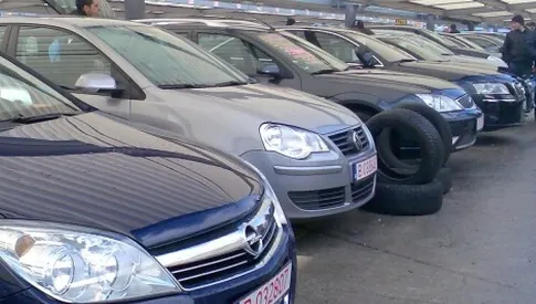 Vrei să verifici câţi kilometri au în realitatea maşinile pe care le cumperi de "afară"? Iată cum!