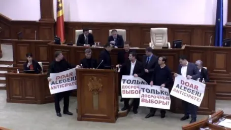 Criză la Chișinău. Guvernul "stabilității", votat pe repede înainte, validat pe ascuns
