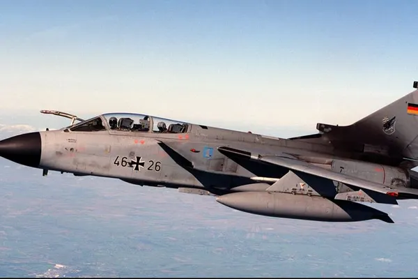 Germania NU trimite avioane Tornado contra ISIS. Cockpiturile sunt prea luminoase pentru piloți