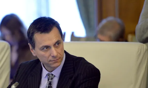 Secretarul de stat, fost ministru în Guvernul Ponta, a aflat că a fost demis din funcţie de la şofer