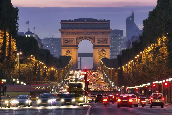 Măsură fără precedent luată la Paris. Champs Elysee, bulevard pietonal