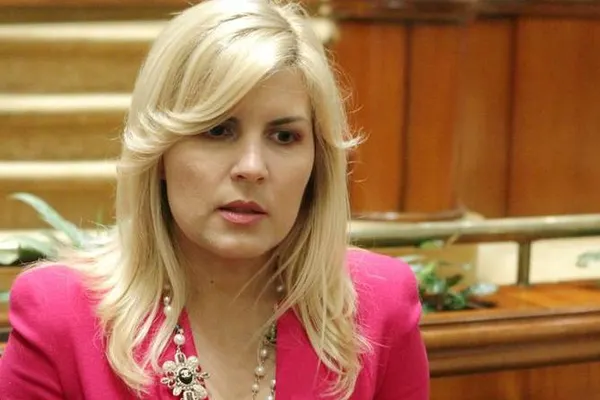 Elena Udrea o apără de Lia Olguţa Vasilescu. "Sunt indignată"