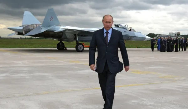 Imaginile care au uimit lumea: Vladimir Putin, trântit la pământ de o femeie