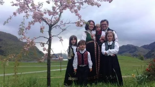 Proteste de susţinere a familiei Bodnariu. 5.000 de persoane, în stradă la Suceava, 1.500 la Arad